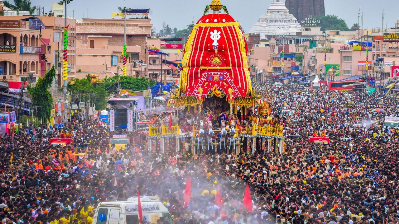 பூரி ஜெகநாதர் கோயில் ரத யாத்திரையில் கூட்ட நெரிசல்.. 3 பேர் உயிரிழப்பு.. 50க்கும் மேற்பட்டோர் காயம்! பூரி ஜெகநாதர் கோயில் ரத யாத்திரையில் கூட்ட நெரிசல்.. 3 பேர் உயிரிழப்பு.. 50க்கும் மேற்பட்டோர் காயம்!