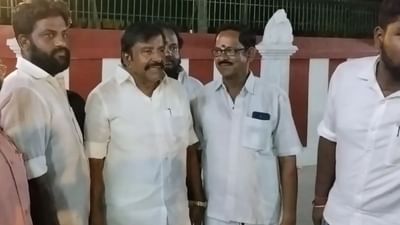 சட்டநாதர் சுவாமி கோயிலில் அமைச்சர் கே.என் நேரு சாமி தரிசனம் சட்டநாதர் சுவாமி கோயிலில் அமைச்சர் கே.என் நேரு சாமி தரிசனம்