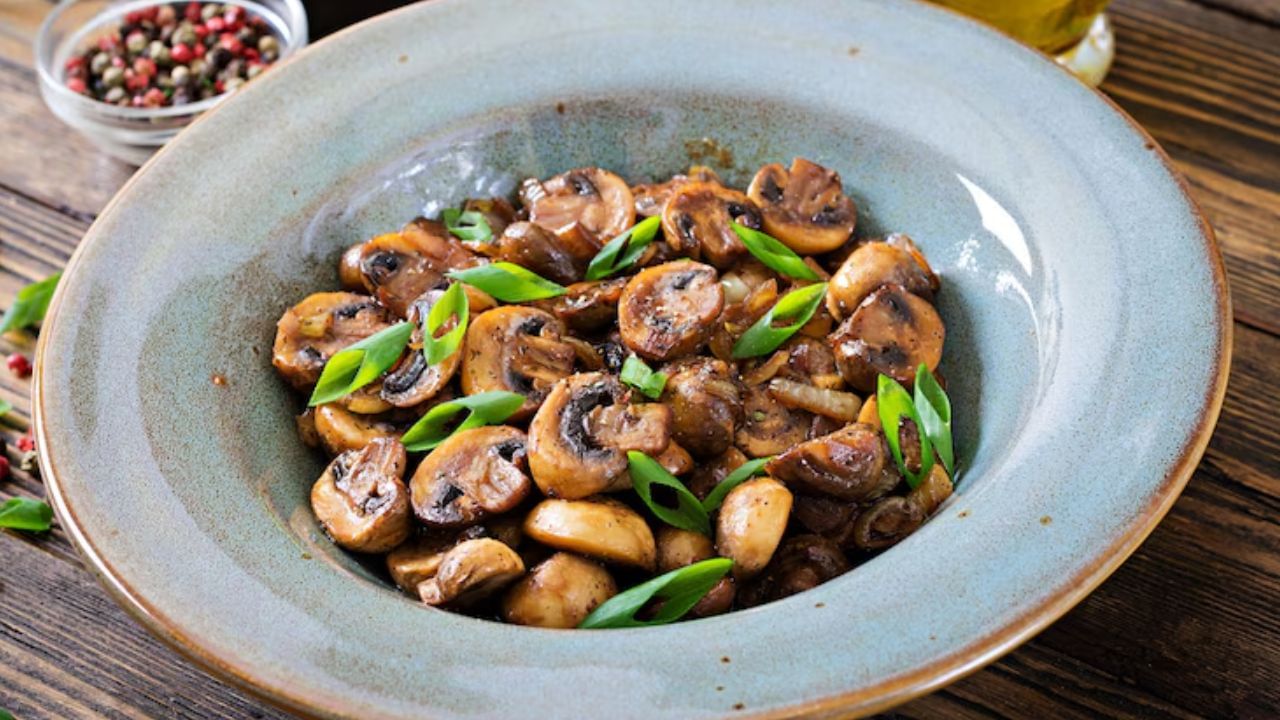Food Recipe: சுவையில் கலக்கும் கடாய் காளான்.. எளிய செய்முறை விளக்கம் இதோ! Food Recipe: சுவையில் கலக்கும் கடாய் காளான்.. எளிய செய்முறை விளக்கம் இதோ!
