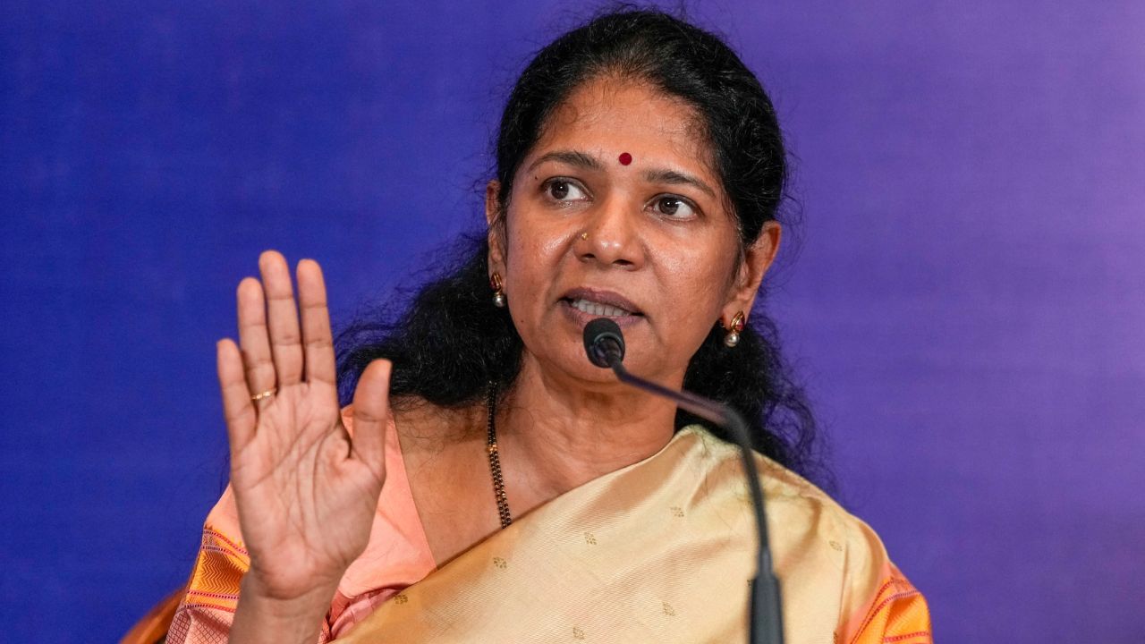 Kanimozhi: பாஜகவுடன் சேர்ந்து அதிமுக செய்யும் துரோகம்.. முருகன் மாநாடு குறித்து கனிமொழி எம்.பி கருத்து! Kanimozhi: பாஜகவுடன் சேர்ந்து அதிமுக செய்யும் துரோகம்.. முருகன் மாநாடு குறித்து கனிமொழி எம்.பி கருத்து!