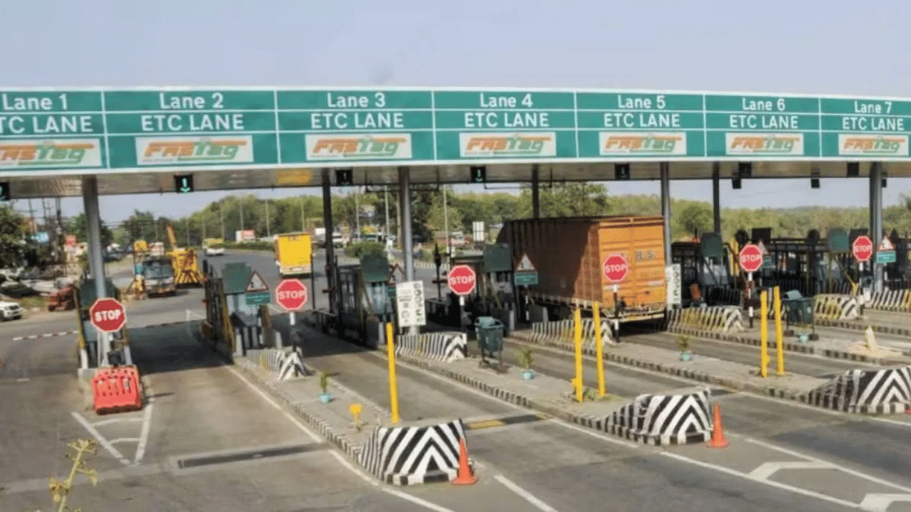 மதுரை அருகே இந்த 2 சுங்க சாவடிகளில் கட்டணம் வசூலிக்க கூடாது – நீதிமன்றம் அதிரடி உத்தரவு மதுரை அருகே இந்த 2 சுங்க சாவடிகளில் கட்டணம் வசூலிக்க கூடாது – நீதிமன்றம் அதிரடி உத்தரவு