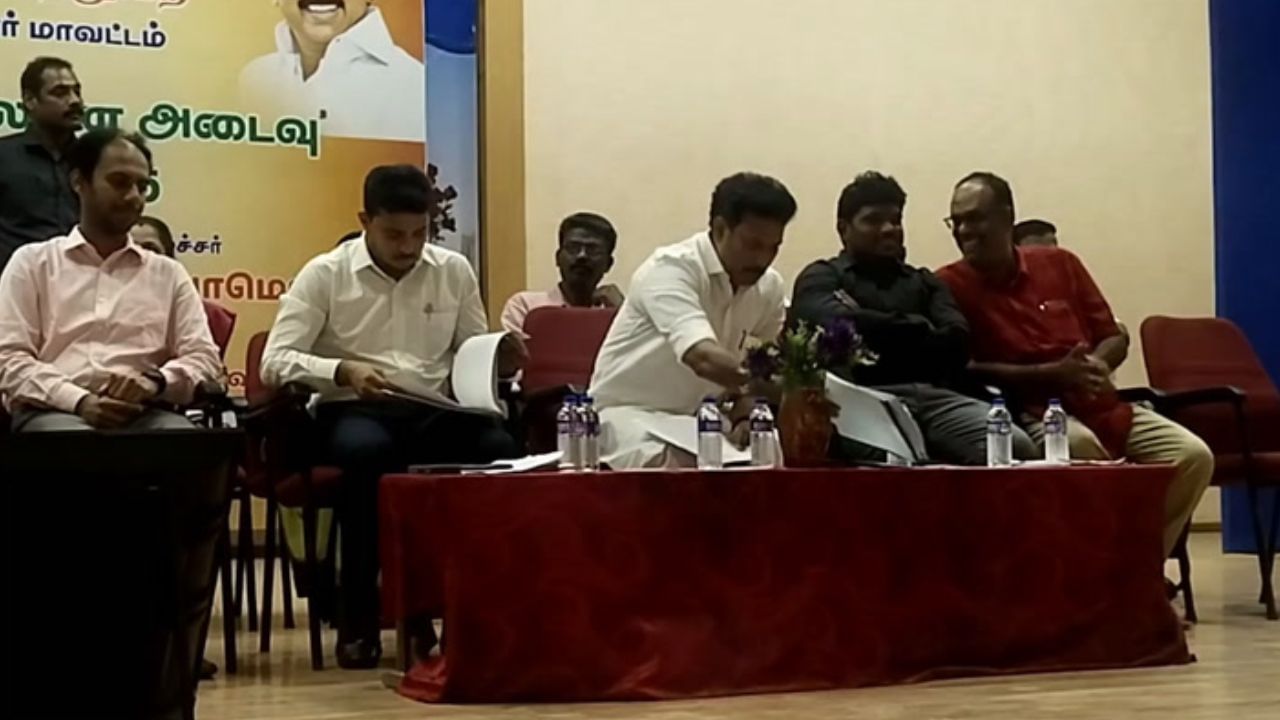 கல்வியில் முதலிடம் பெற வேண்டுமா..? கோவையில் கல்வி அதிகாரியுடன் அமைச்சர் அன்பில் ஆலோசனை!