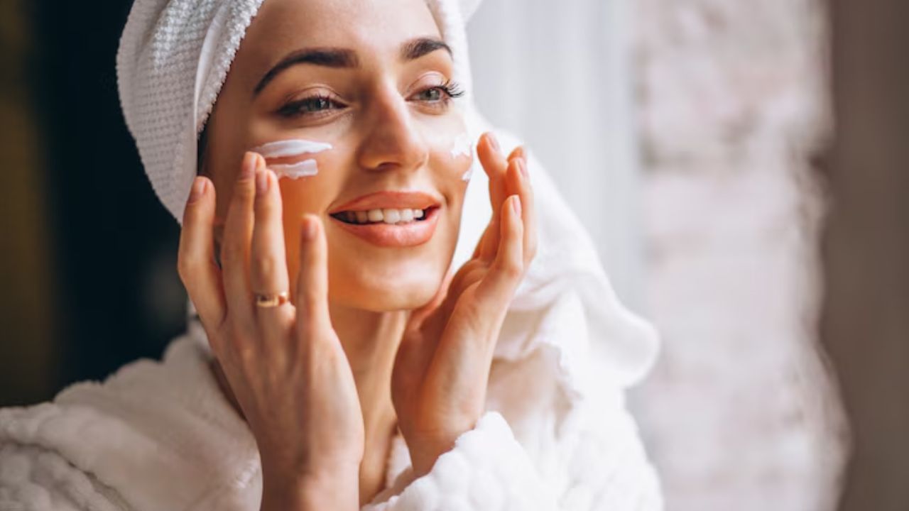 Beauty Tips: பச்சை பாலுடன் இந்த 6 பொருட்கள் சேர்த்து போடுங்க..! முகம் பளபளக்கும், சருமம் மிளிரும்..! Beauty Tips: பச்சை பாலுடன் இந்த 6 பொருட்கள் சேர்த்து போடுங்க..! முகம் பளபளக்கும், சருமம் மிளிரும்..!