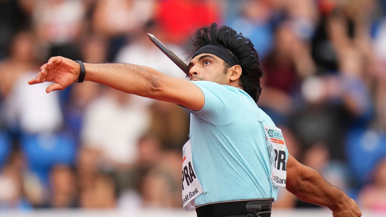 Neeraj Chopra: உலக தரவரிசையில் முதலிடம் பிடித்த தங்க மகன்.. பீட்டர்ஸை பின்னுக்கு தள்ளிய நீரஜ் சோப்ரா! Neeraj Chopra: உலக தரவரிசையில் முதலிடம் பிடித்த தங்க மகன்.. பீட்டர்ஸை பின்னுக்கு தள்ளிய நீரஜ் சோப்ரா!