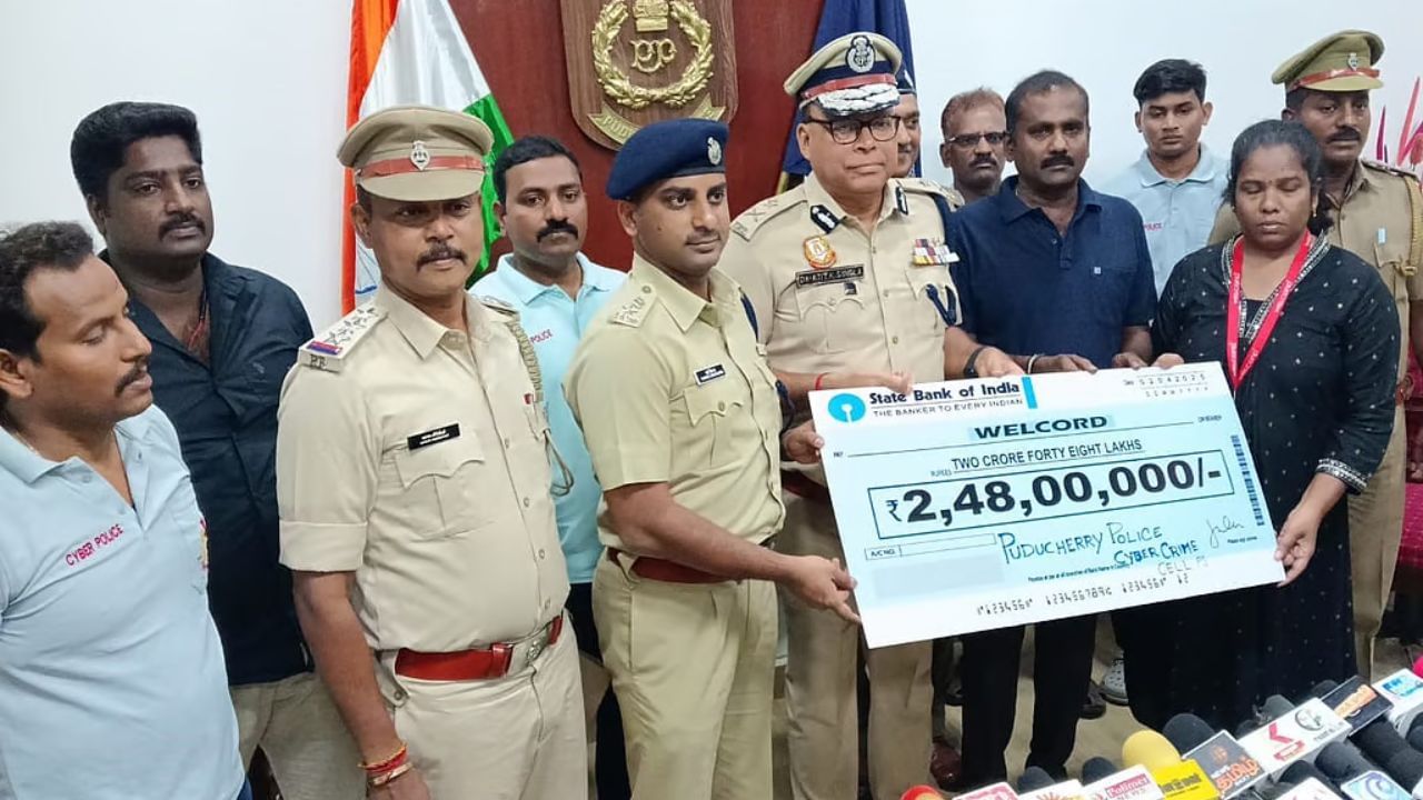 புதுச்சேரி: வாட்ஸ்அப் மூலம் ரூ.5.10 கோடி மோசடி: 10 பேர் கைது புதுச்சேரி: வாட்ஸ்அப் மூலம் ரூ.5.10 கோடி மோசடி: 10 பேர் கைது