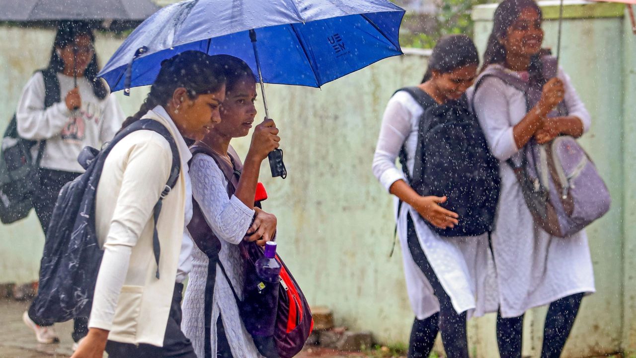 அதிகனமழை எதிரொலி.. நாளை நீலகிரி மாவட்ட பள்ளிகளுக்கு விடுமுறை.. அதிகனமழை எதிரொலி.. நாளை நீலகிரி மாவட்ட பள்ளிகளுக்கு விடுமுறை..