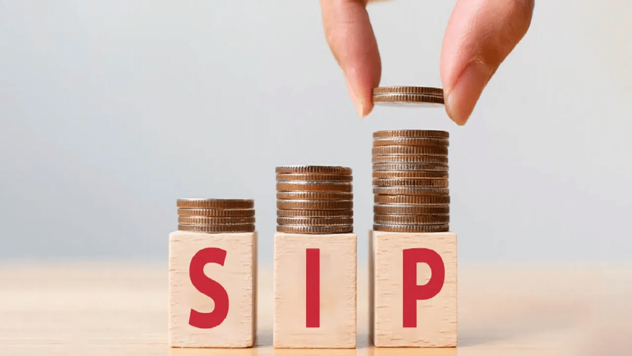SIP: 5 ஆண்டுகளில் ரூ.20 லட்சம் சேமிப்பது எப்படி ? எவ்வளவு முதலீடு செய்ய வேண்டும்? SIP: 5 ஆண்டுகளில் ரூ.20 லட்சம் சேமிப்பது எப்படி ? எவ்வளவு முதலீடு செய்ய வேண்டும்?