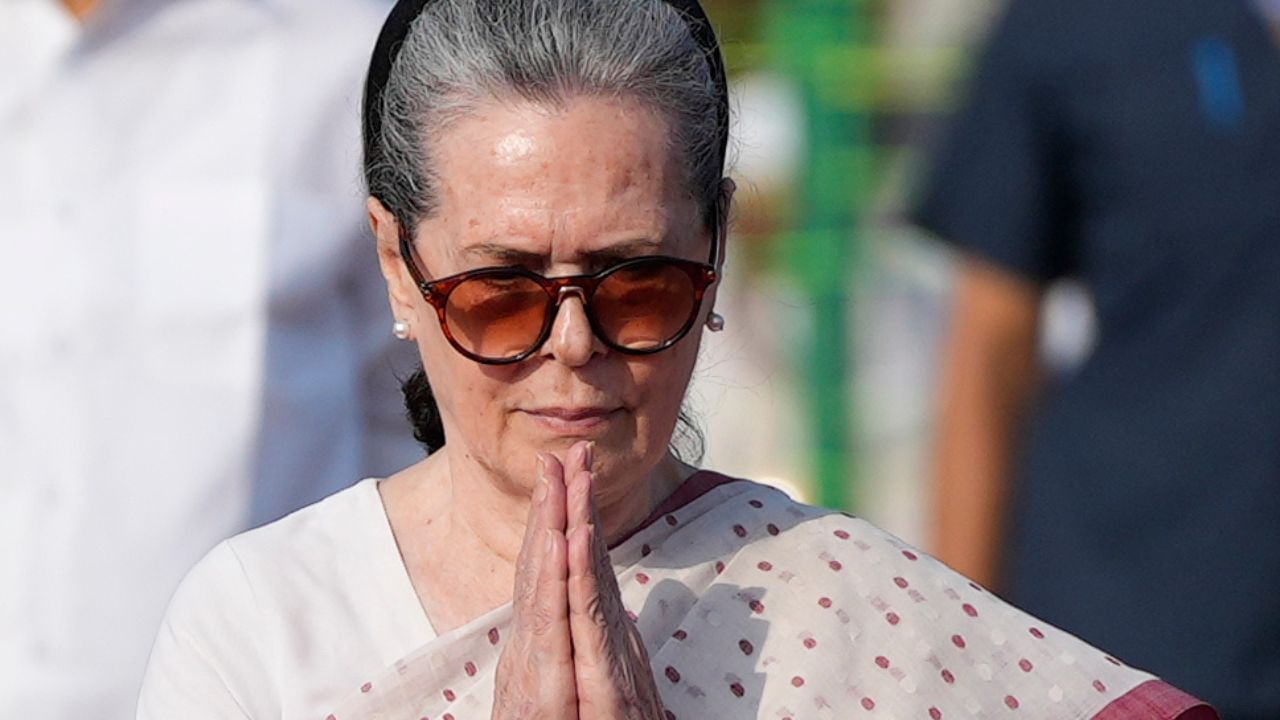 உடல்நலக்குறைவால் சோனியா காந்தி மீண்டும் மருத்துவமனையில் அனுமதி.. மருத்துவர்கள் சொல்வது என்ன? உடல்நலக்குறைவால் சோனியா காந்தி மீண்டும் மருத்துவமனையில் அனுமதி.. மருத்துவர்கள் சொல்வது என்ன?