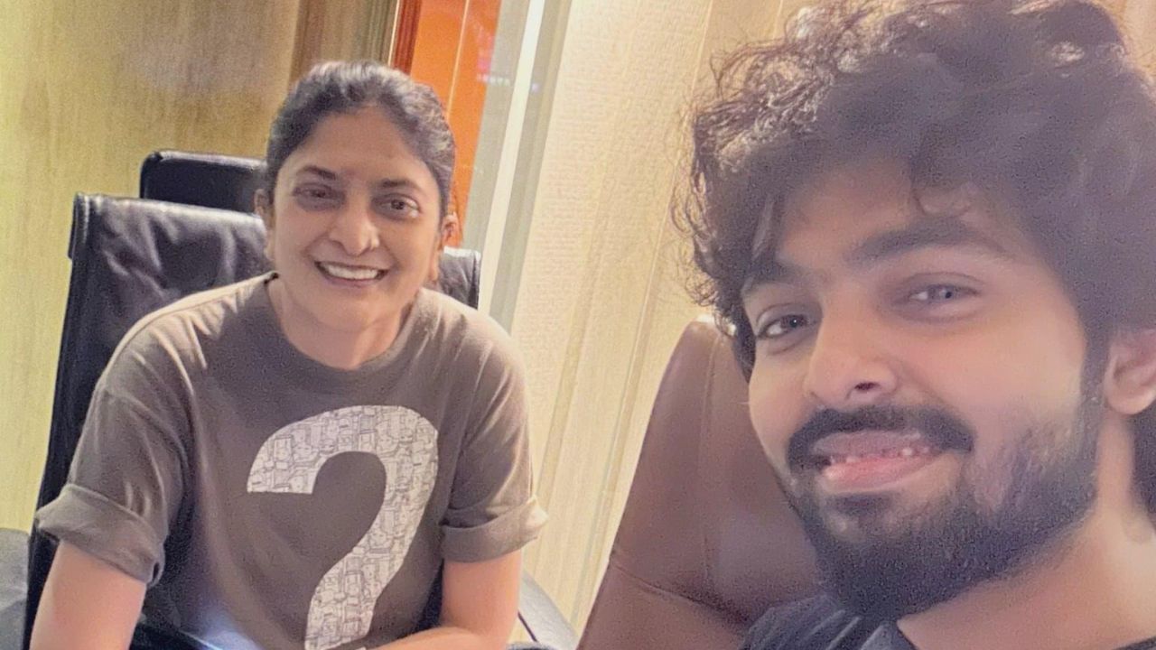 இசையமைப்பாளர் ஜி.வி.பிரகாஷ் குமாருக்கு வீடியோ வெளியிட்டு பிறந்த நாள் வாழ்த்து சொன்ன சுதா கொங்கரா இசையமைப்பாளர் ஜி.வி.பிரகாஷ் குமாருக்கு வீடியோ வெளியிட்டு பிறந்த நாள் வாழ்த்து சொன்ன சுதா கொங்கரா