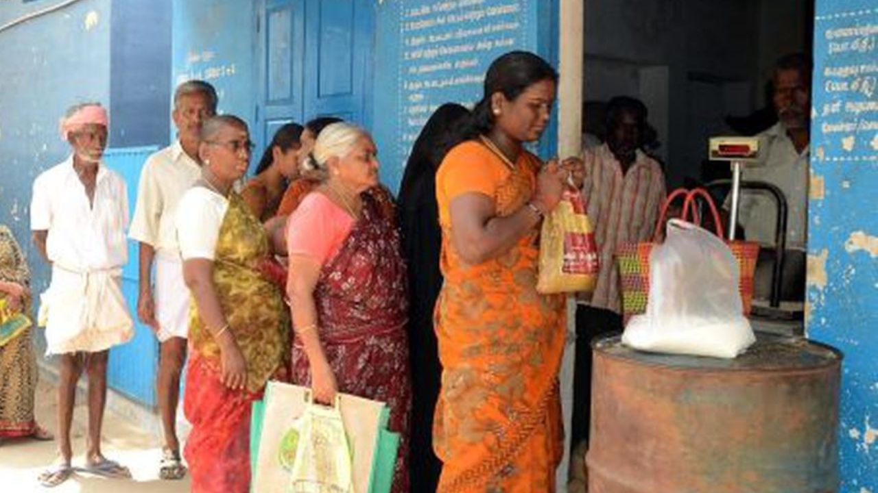 இனி வீடு தேடி வரும் ரேஷன் பொருட்கள்.. தமிழக அரசின் புதிய திட்டம்.. எப்போது தெரியுமா? இனி வீடு தேடி வரும் ரேஷன் பொருட்கள்.. தமிழக அரசின் புதிய திட்டம்.. எப்போது தெரியுமா?