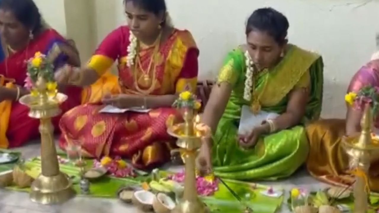 தூத்துக்குடி : பத்ரகாளியம்மன் ஆலய திருவிளக்கு பூஜை