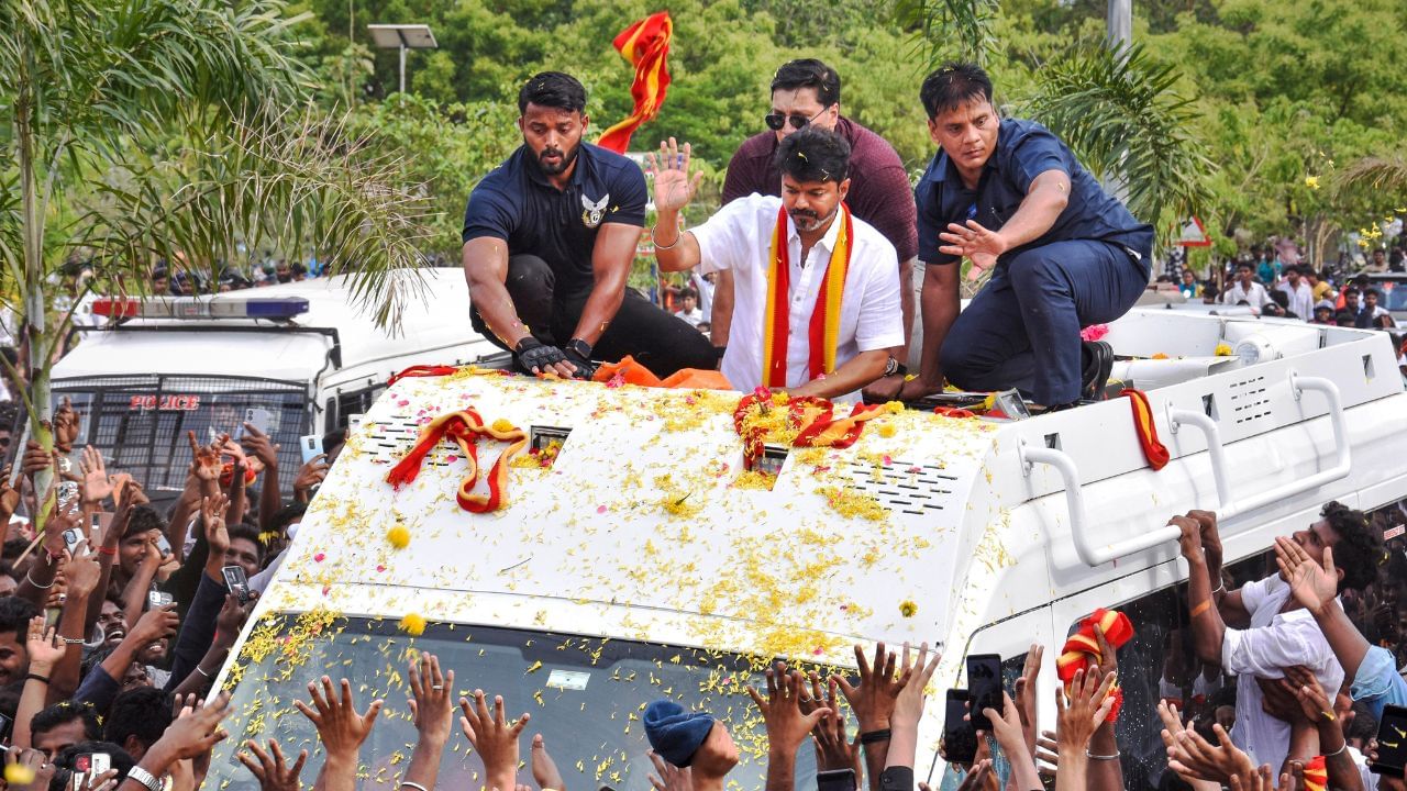தவெகவின் அடுத்த மூவ்.. ஆகஸ்டில் சுற்றுப்பயணத்தை தொடங்கும் விஜய்.. திட்டம் என்ன? தவெகவின் அடுத்த மூவ்.. ஆகஸ்டில் சுற்றுப்பயணத்தை தொடங்கும் விஜய்.. திட்டம் என்ன?