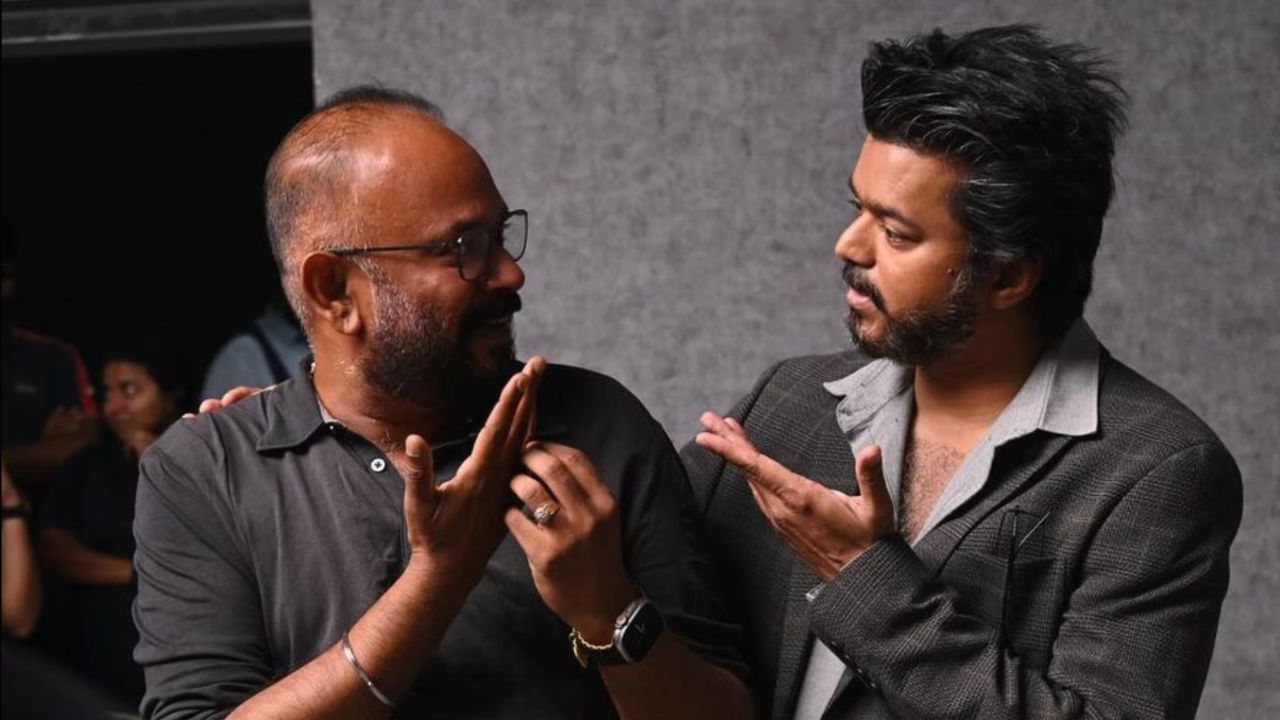 Vijay : கோட் பட ஷூட்டிங்கில் விஜய் சொன்ன காட்சி.. அவரே காலில் விழுந்தார்… – வெங்கட் பிரபு! Vijay : கோட் பட ஷூட்டிங்கில் விஜய் சொன்ன காட்சி.. அவரே காலில் விழுந்தார்… – வெங்கட் பிரபு!