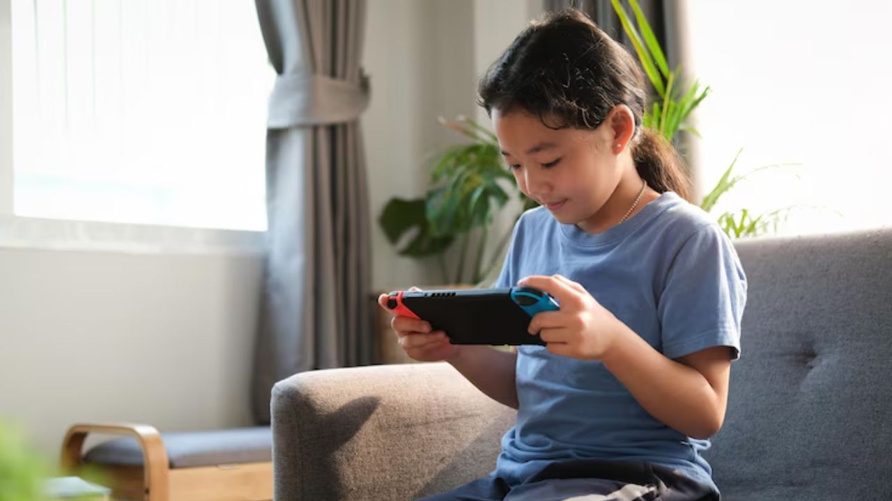 Video Game : உங்கள் குழந்தைகள் வீடியோ கேம் அதிகம் விளையாடுகின்றனரா?.. அப்போ இவற்றை ஃபாலோ பண்ணுங்க! Video Game : உங்கள் குழந்தைகள் வீடியோ கேம் அதிகம் விளையாடுகின்றனரா?.. அப்போ இவற்றை ஃபாலோ பண்ணுங்க!