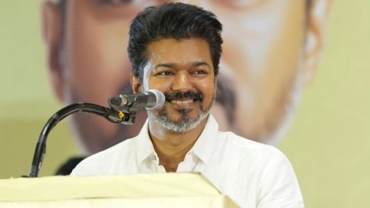 Vijay : இரண்டு வருடத்திற்கு ஒரு படம்.. விஜய்க்கு ரசிகை வைத்த கோரிக்கை.. தளபதி விஜய் கொடுத்த ரியாக்ஷ்ன்! Vijay : இரண்டு வருடத்திற்கு ஒரு படம்.. விஜய்க்கு ரசிகை வைத்த கோரிக்கை.. தளபதி விஜய் கொடுத்த ரியாக்ஷ்ன்!