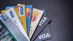 Credit Card: இலவச கிரெடிட் கார்டுகளை வழங்கும் வங்கிகள்.. விவரம் இதோ!