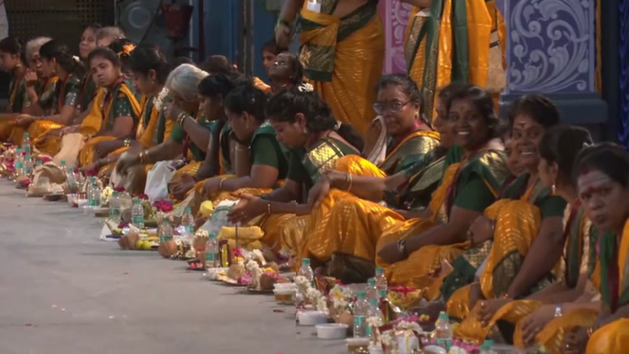 கற்பகாம்பாள் கபாலீஸ்வரர் கோயில் ஆனி பௌர்ணமி.. 108 திருவிளக்குகளை ஏற்றிய பெண்கள்!