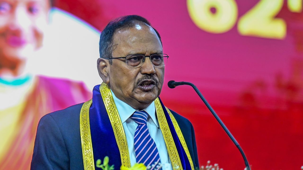 ‘பாகிஸ்தான் தாக்கியதா? ஒரு போட்டோ காட்டுங்க’ சர்வதேச ஊடகங்களுக்கு அஜித் தோவல் சவால்!