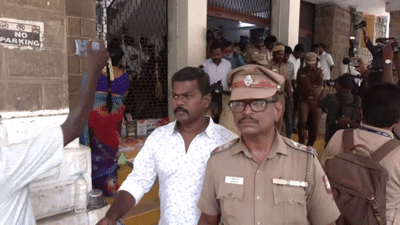 அஜித்குமார் வழக்கு - கைதான 5 போலீசாரின் காவல் நீட்டிப்பு அஜித்குமார் வழக்கு - கைதான 5 போலீசாரின் காவல் நீட்டிப்பு