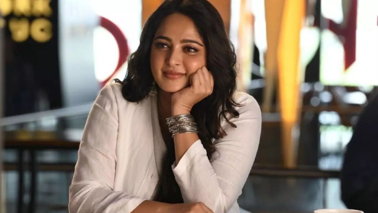 Anushka Shetty : அது ஒரு அழகான நினைவு.. பர்ஸ்ட் லவ் குறித்து மனம் திறந்த அனுஷ்கா ஷெட்டி! Anushka Shetty : அது ஒரு அழகான நினைவு.. பர்ஸ்ட் லவ் குறித்து மனம் திறந்த அனுஷ்கா ஷெட்டி!