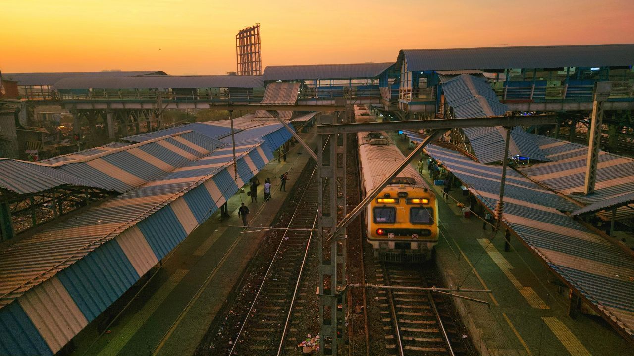 Chennai Local Trains Cancelled: சென்னை மூர் மார்க்கெட் முதல் கும்மிடிப்பூண்டி வரை.. ஜூலை 3ம் தேதி 38 புறநகர் ரயில்கள் ரத்து!