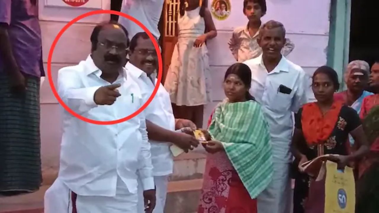 ‘போடா’ கேள்வி கேட்ட இளைஞரை மிரட்டிய திமுக எம்எல்ஏ.. அதிர்ச்சி வீடியோ.. கடும் கண்டனம்! ‘போடா’ கேள்வி கேட்ட இளைஞரை மிரட்டிய திமுக எம்எல்ஏ.. அதிர்ச்சி வீடியோ.. கடும் கண்டனம்!