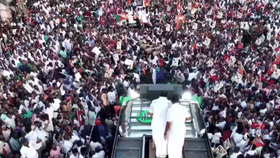 மேட்டுப்பாளையத்தில் எடப்பாடி பழனிசாமி ரோடு ஷோ – மக்கள் உற்சாக வரவேற்பு மேட்டுப்பாளையத்தில் எடப்பாடி பழனிசாமி ரோடு ஷோ – மக்கள் உற்சாக வரவேற்பு