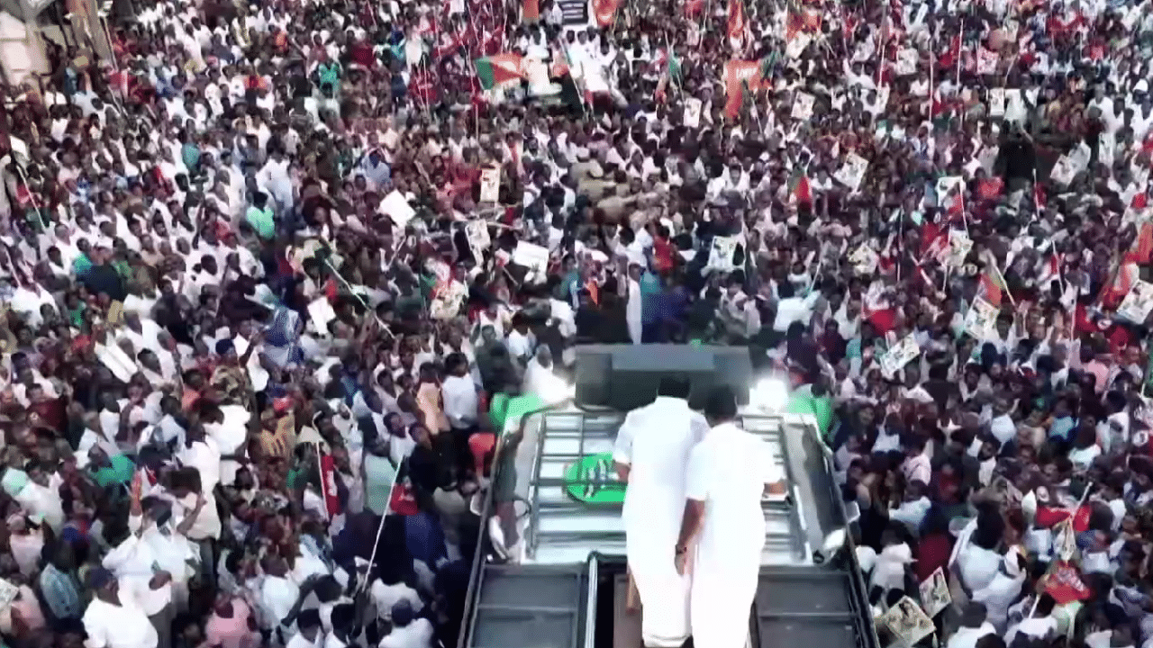 மேட்டுப்பாளையத்தில் எடப்பாடி பழனிசாமி ரோடு ஷோ - மக்கள் உற்சாக வரவேற்பு