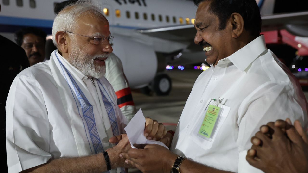 பிரதமர் மோடியை சந்தித்த எடப்பாடி பழனிசாமி.. முன்வைத்த 3 முக்கிய கோரிக்கைகள்.. என்னென்ன? பிரதமர் மோடியை சந்தித்த எடப்பாடி பழனிசாமி.. முன்வைத்த 3 முக்கிய கோரிக்கைகள்.. என்னென்ன?