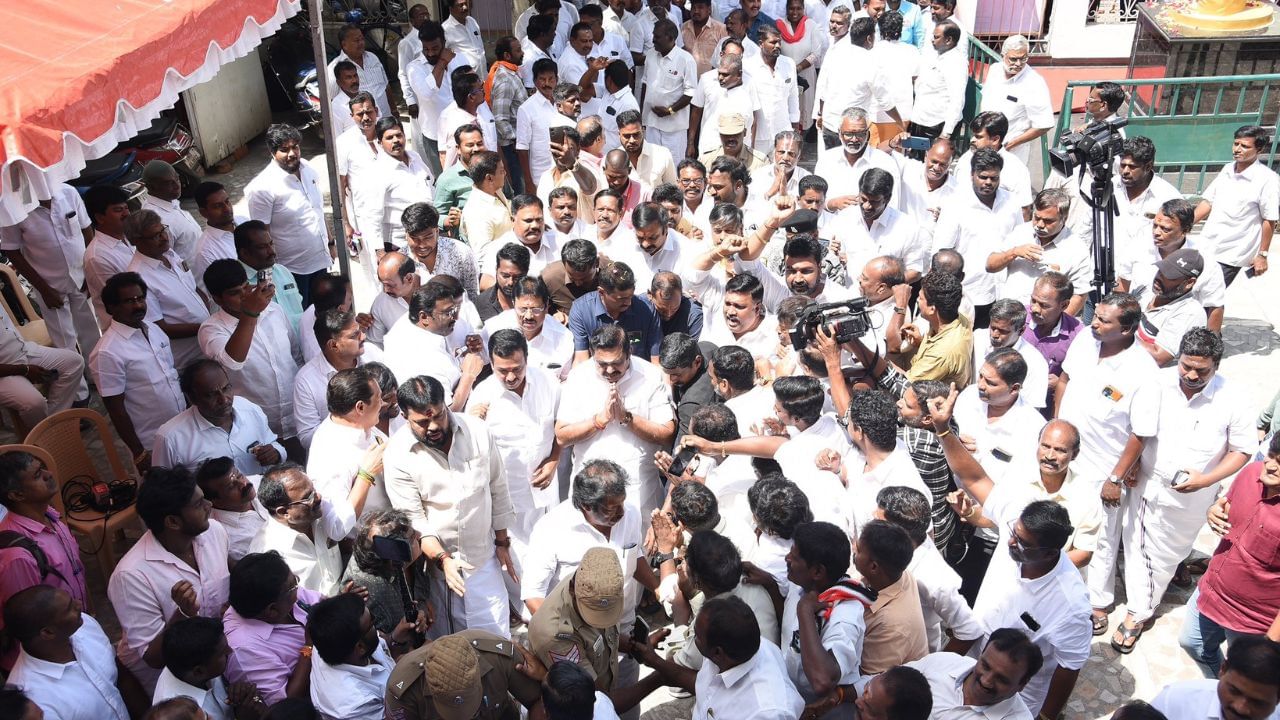 எடப்பாடி பழனிசாமியின் முதல் கட்ட சுற்றுப்பயணம்.. ரோட் ஷோ மூலம் மக்களை சந்திக்க திட்டம்..