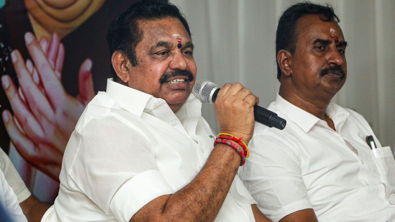 தமிழகத்தில் அதிமுக தனித்து ஆட்சி அமைக்கும் – எடப்பாடி பழனிசாமி திட்டவட்டம்.. தமிழகத்தில் அதிமுக தனித்து ஆட்சி அமைக்கும் – எடப்பாடி பழனிசாமி திட்டவட்டம்..