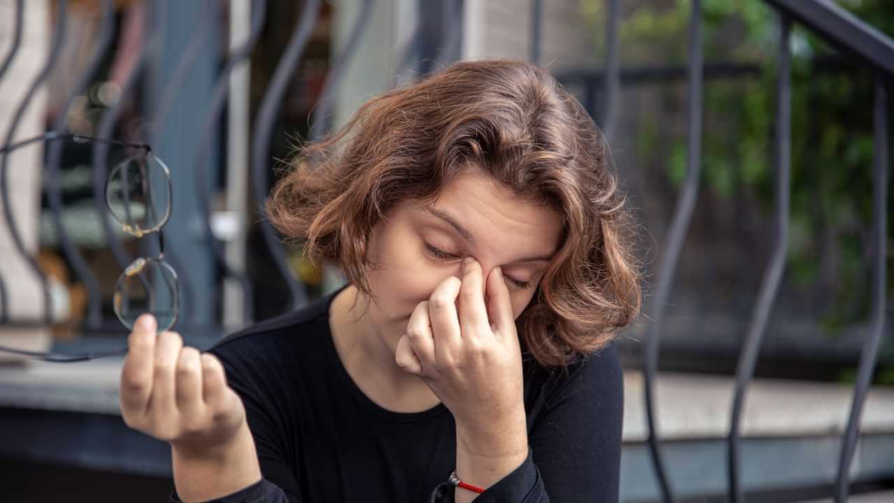 Eye Safety Tips: கண்களில் தூசி விழுந்தால் ஏன் கண்களை தேய்க்க கூடாது..? இவ்வளவு பிரச்சனையை தரும்!