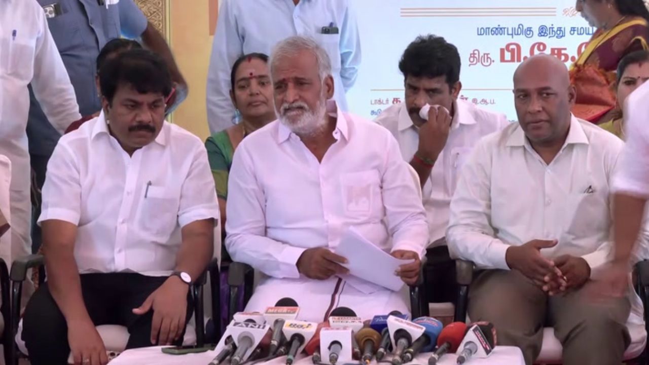 மாணவர்களுக்கு இலவச சைக்கிள்.. சிரித்த முகத்துடன் வழங்கிய அமைச்சர் சேகர் பாபு!