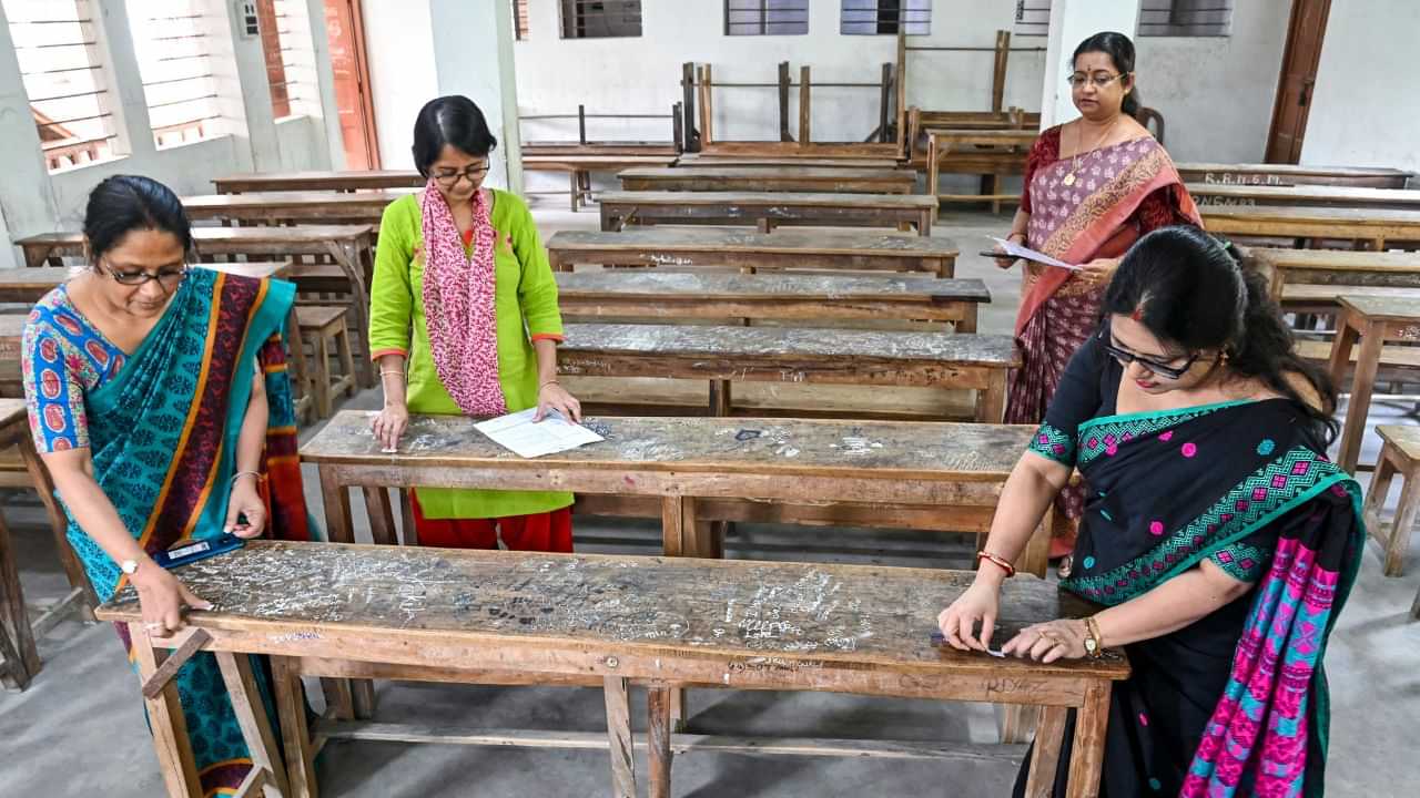 3,935 காலி பணியிடங்களுக்காக இன்று நடக்கும் குரூப் 4 தேர்வு.. 13 லட்சம் பேர் எழுதுகின்றனர்.. 3,935 காலி பணியிடங்களுக்காக இன்று நடக்கும் குரூப் 4 தேர்வு.. 13 லட்சம் பேர் எழுதுகின்றனர்..