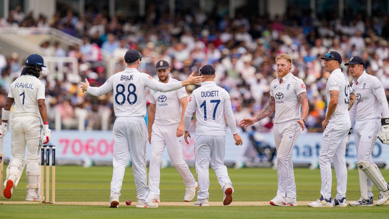 IND vs ENG 4th Test: இந்தியா அணிக்கு எதிராக புதிய வியூகம்.. இடது கை சுழற்பந்து வீச்சாளரை களமிறக்கும் இங்கிலாந்து! IND vs ENG 4th Test: இந்தியா அணிக்கு எதிராக புதிய வியூகம்.. இடது கை சுழற்பந்து வீச்சாளரை களமிறக்கும் இங்கிலாந்து!