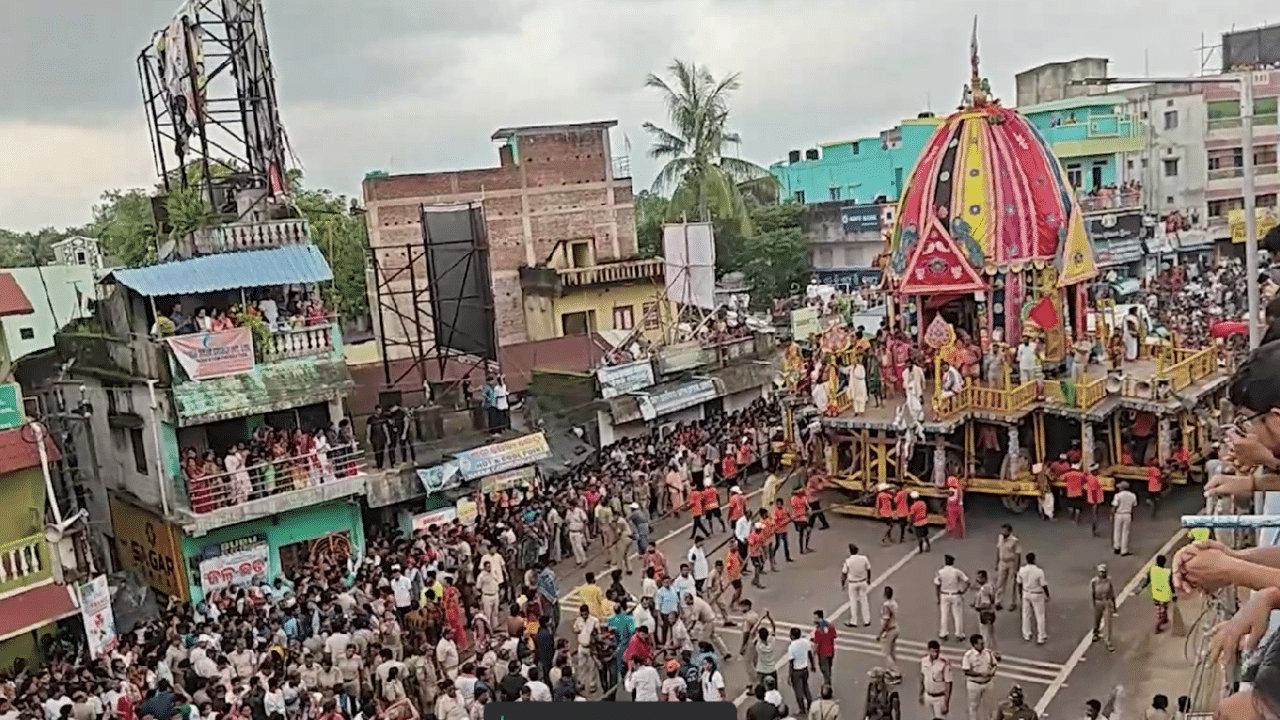 ஒடிசாவின் புகழ்பெற்ற ஜெகந்நாதர் கோவிலின் ரத யாத்திரை  - லட்சக்கணக்கான பக்தர்கள் பங்கேற்பு