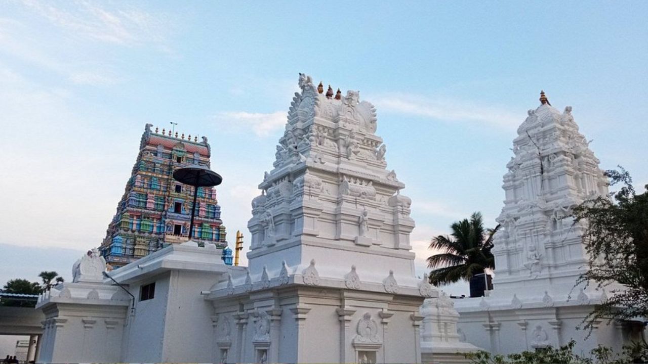 நவலிங்க தரிசனம் பார்க்கணுமா? – இந்த ஒரே கோயில் போதும்! நவலிங்க தரிசனம் பார்க்கணுமா? – இந்த ஒரே கோயில் போதும்!