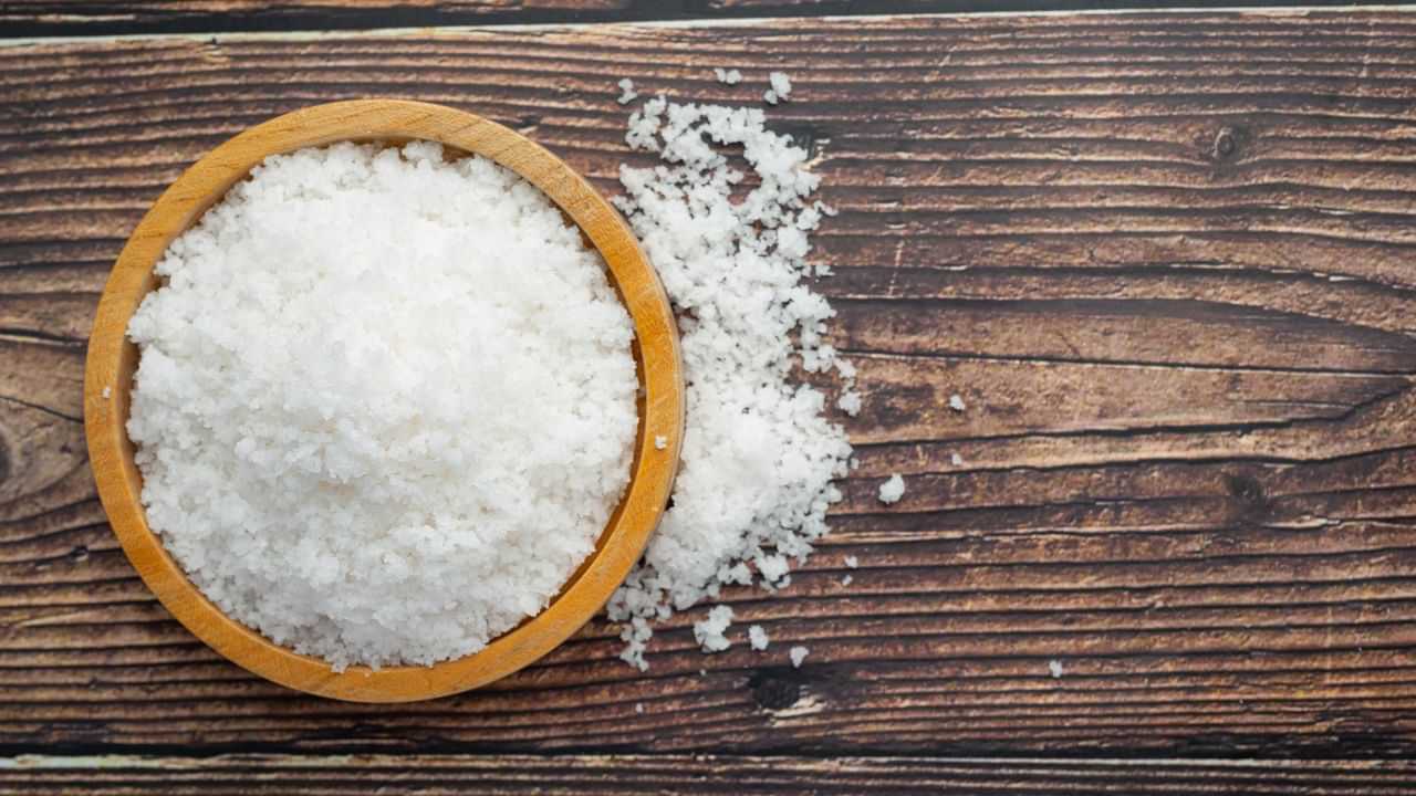 Monsoon Kitchen Hacks: ஈரப்பதத்தால் கெட்டுப்போகும் உப்பு... இந்த 3 பொருட்கள் புதுசாக வைக்கும்!