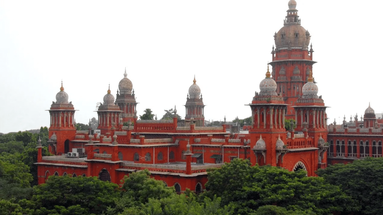 போலீஸ் ராஜ்ஜியமா நடக்கிறது? சிறுவன் கடந்த வழக்கு – நீதிமன்றம் கேள்வி