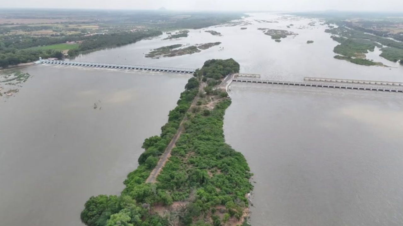 முக்கொம்பு அணை வழியாக இரு கரை தொட்டு பாய்ந்தோடும் காவிரி நீர்!