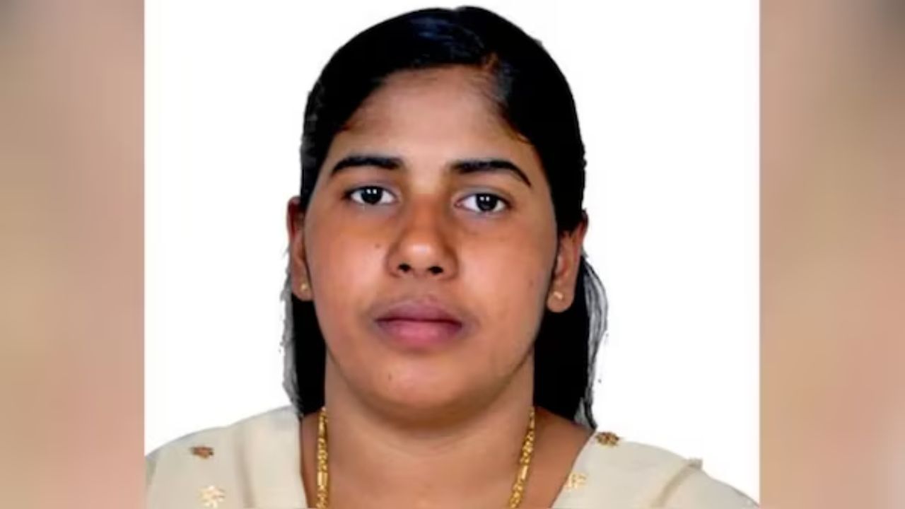 கேரள செவிலியர் நிமிஷா பிரியாவின் மரண தண்டனை ஒத்திவைப்பு.. பின்னணி என்ன? வெளியான தகவல்கள் கேரள செவிலியர் நிமிஷா பிரியாவின் மரண தண்டனை ஒத்திவைப்பு.. பின்னணி என்ன? வெளியான தகவல்கள்