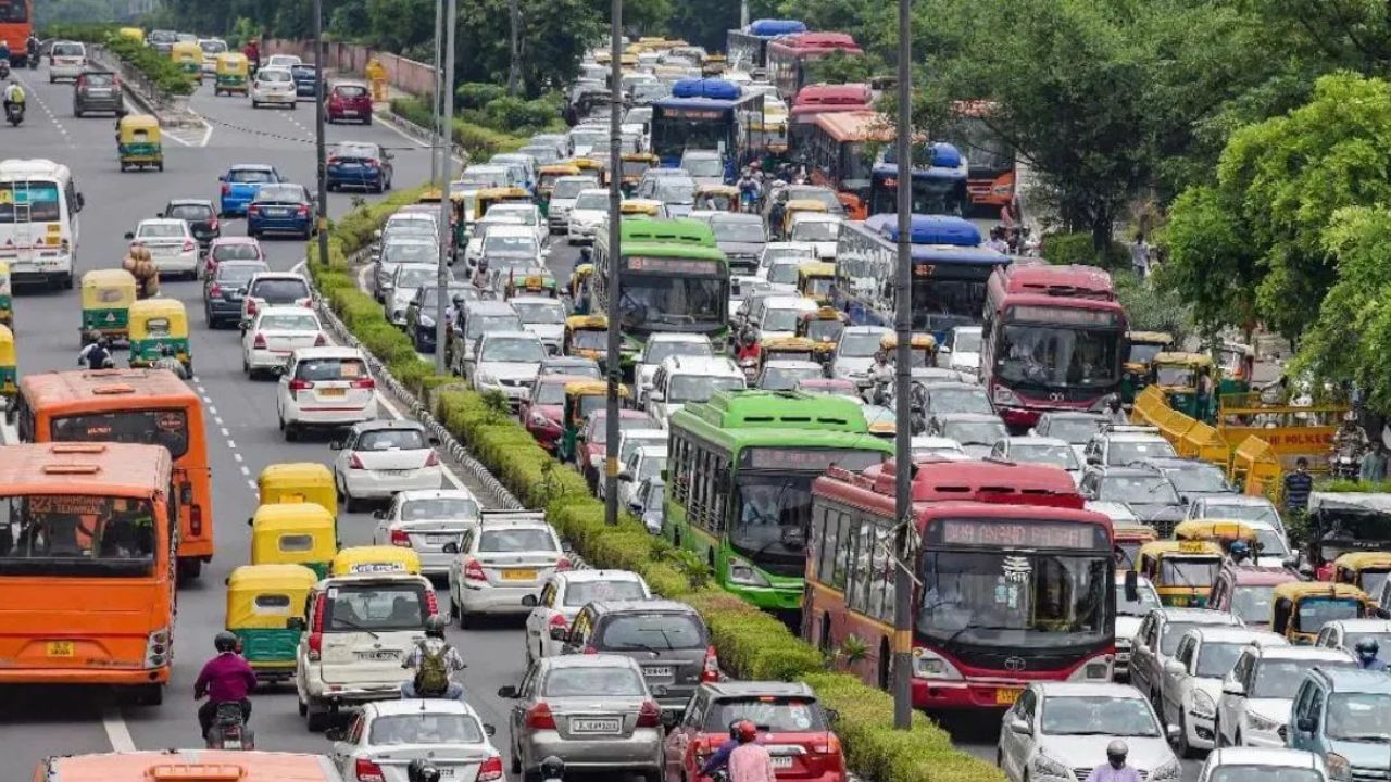 பழைய வாகனங்களுக்கு பெட்ரோல், டீசல் இல்லை.. டெல்லியில் தீவிர கண்காணிப்பு!