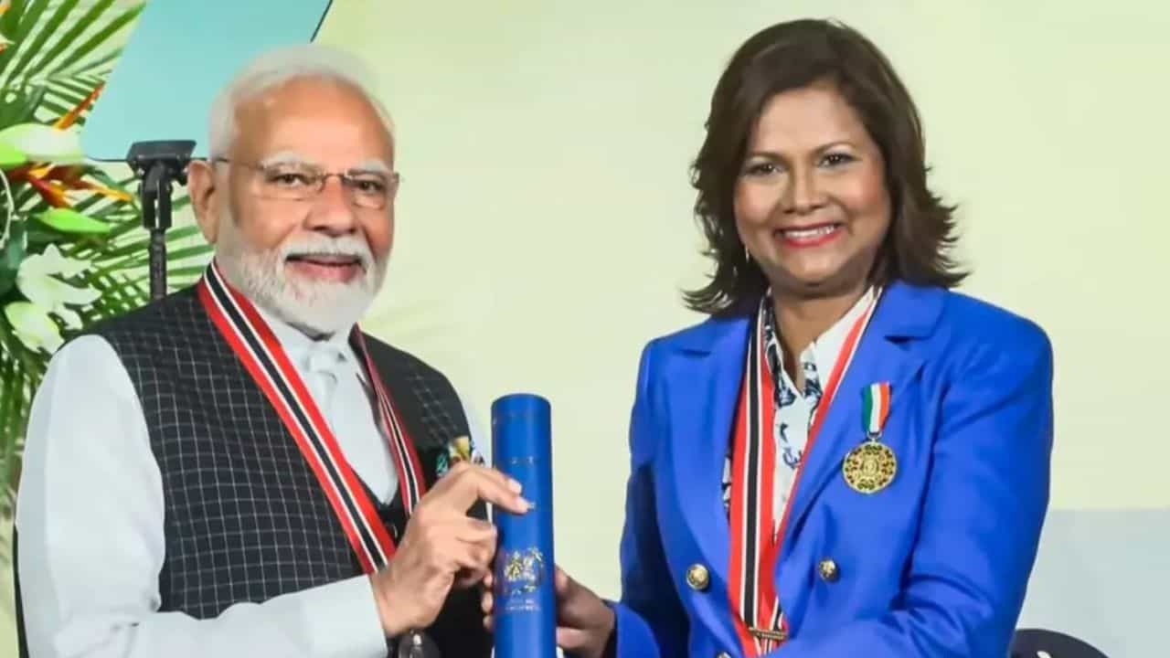 டிரினிடாட் சென்ற பிரதமர் மோடிக்கு உயரிய விருது.. 140 கோடி இந்தியர்கள் சார்பாக பெற்றுக்கொள்வதாக பெருமிதம்! டிரினிடாட் சென்ற பிரதமர் மோடிக்கு உயரிய விருது.. 140 கோடி இந்தியர்கள் சார்பாக பெற்றுக்கொள்வதாக பெருமிதம்!