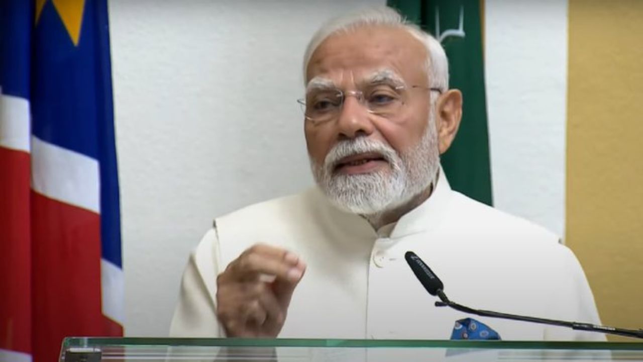 ‘ஏழை குடும்பத்தில் பிறந்த எனக்கு கிடைத்த வாய்ப்பு’ நமீபியா நாடாளுமன்றத்தில் பிரதமர் மோடி உருக்கம்! ‘ஏழை குடும்பத்தில் பிறந்த எனக்கு கிடைத்த வாய்ப்பு’ நமீபியா நாடாளுமன்றத்தில் பிரதமர் மோடி உருக்கம்!