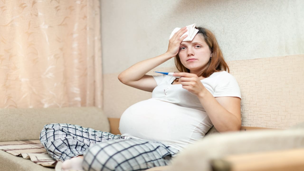 Pregnancy Fever: கர்ப்ப காலத்தில் காய்ச்சல் வந்தால் என்ன செய்யலாம்..? கவனிக்க வேண்டிய சில விஷயங்கள்! Pregnancy Fever: கர்ப்ப காலத்தில் காய்ச்சல் வந்தால் என்ன செய்யலாம்..? கவனிக்க வேண்டிய சில விஷயங்கள்!