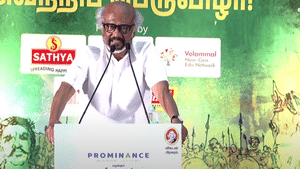 அனுபவசாலிகள் இல்லையென்றால் எந்த கட்சியும் தேறாது… ரஜினிகாந்த் அதிரடி !