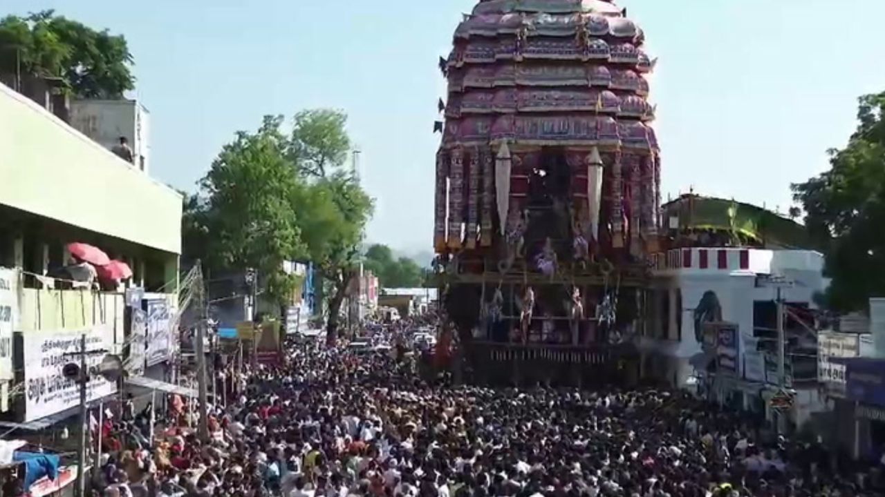 ஸ்ரீ ஆண்டாள் திருக்கோயிலில் ஆடிப்பூர திருத்தேரோட்டம்.. பக்தர்களுக்கு ஆண்டாள் தரிசனம்!