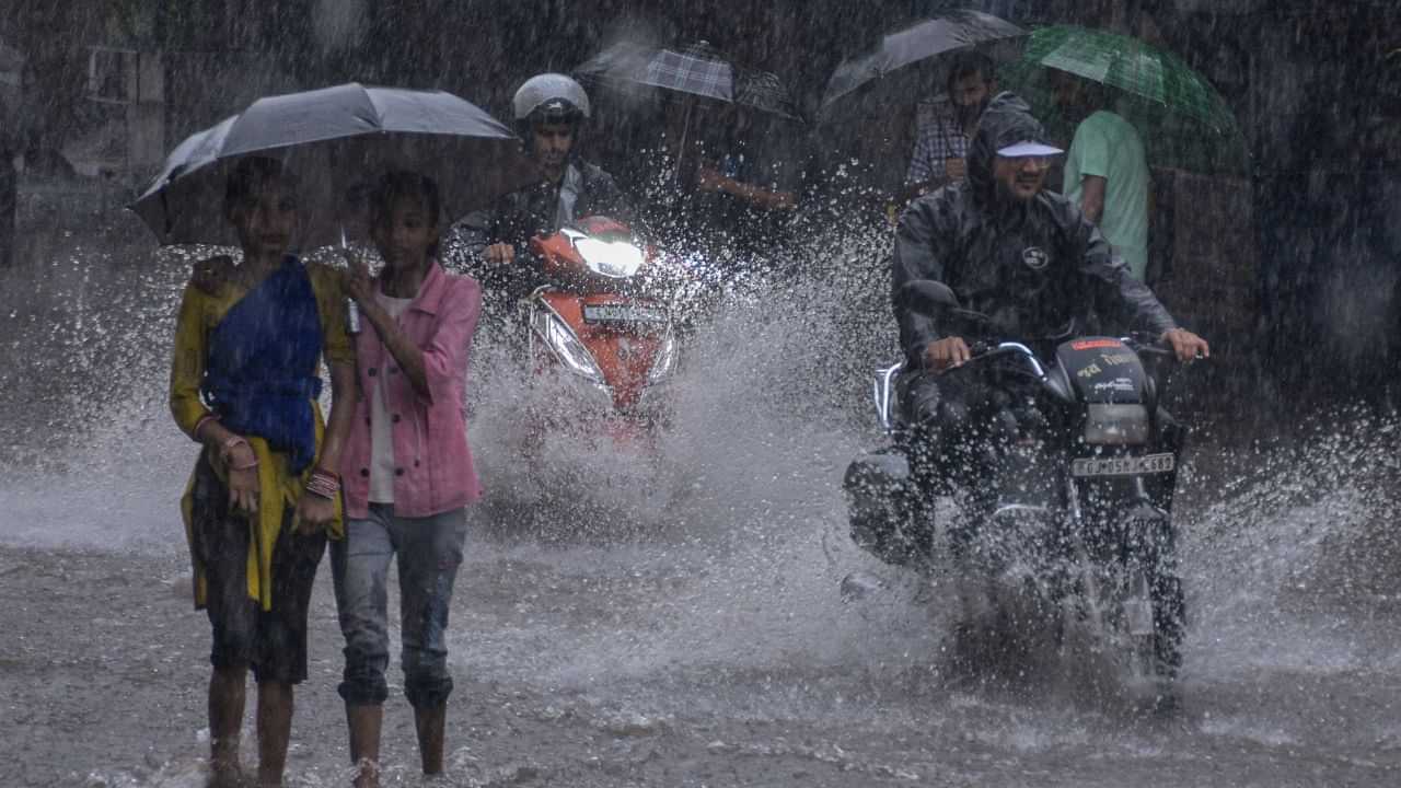 வங்கக் கடலில் குறைந்த காற்றழுத்தம்..  வெளுக்கப்போகும் கனமழை.. சென்னையில் எப்படி? வானிலை அப்டேட்