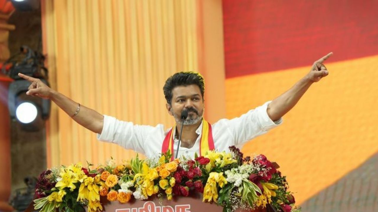 தவெக விஜய் வீட்டில் வெடிகுண்டு மிரட்டல்.. புரளி என தெரிந்ததால் தொண்டர்கள் மகிழ்ச்சி!