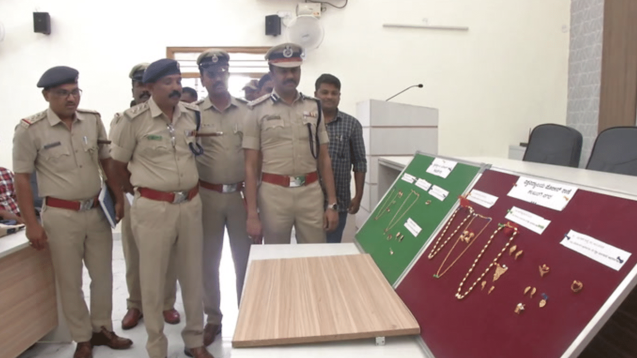 கர்நாடகாவில் தொடர் திருட்டில் ஈடுபட்ட நபர் கைது - ரூ.11 லட்சம் மதிப்பிலான நகைகள் பறிமுதல்